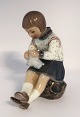 Dahl Jensen. Porcelænsfigur. Grethe med strikketøj. Model 1197. Højde 14,5 cm. 
(1 sortering)