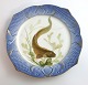 Royal Copenhagen. Angelgestell Nr. 19. Modell 3002. Durchmesser 22,5 cm. Mustela 
marina vivipara. Hergestellt vor 1923. (1 Wahl)