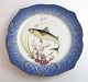 Royal Copenhagen. Angelgestell Nr. 19. Modell 3002. Durchmesser 22,5 cm. Scomper 
scomber. Hergestellt vor 1923. (1 Wahl)