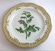 Royal Copenhagen, Flora Danica. Tallerken med gennemskåret bort. Design #3574. 
Diameter 29 cm. (1 sortering). Vicia Orobus