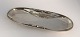 Georg Jensen. Sterling oval bakke (925). Harald Nielsen. Model 172. Længde 26 
cm. Bredde 10 cm.
