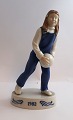 Bing & Grøndahl. Porcelænsfigur. Pige med bold. Årsfigur 1982. Højde 22 cm. (1 
sortering)