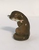 Königliches Kopenhagen. Porzellanfigur. Otter mit Fisch. Modell 2333. Höhe 5 cm. 
(1 Wahl)