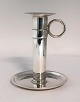 Hans Hansen. Kammerleuchter. Sterling (925). Entwurf: Karl Gustav Hansen. Modell 
303. Höhe 11 cm. Hergestellt 1947
