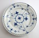 Bing & Grøndahl. Blåmalet. Frokost tallerken med blondekant. Model 326.6 . 
Diameter 21,5 cm. (1 sortering).
