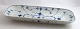 Bing & Gröndahl. Blau bemalt. Längliche Schale. Modell 378. Länge 38 cm. Breite 
15 cm. (1 Wahl)