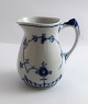 Bing & Grøndahl. Blåmalet. Flødekande. Model 303. Højde 10,5 cm. (1 sortering)