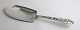 Tang. Design Thorvald Bindesbøll. Stor kagespade / fiskespade. Længde 28 cm. 
Produceret 1909.