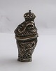 Martin Hinrich Petersen, Haderslev (1784-1824). Silbernes Riechdose. Höhe 9 cm.