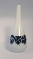 Royal Copenhagen. Vase mit Blumendekor. Modell 238/61. Höhe 21,5 cm. Hergestellt vor 1923. (1 Wahl)