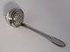 Georg Jensen. Kugle. Sterling Tee-Ei. Länge 12 cm.