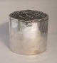 J. Holm. Silberne Dose (830). Höhe 14 cm. Hergestellt 1920.